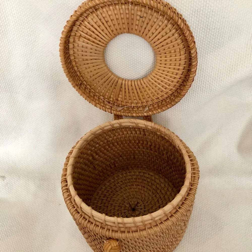 Woven Rattan Tissue Box Cover in Natural Tan NWOT Boho Beachy Rustic Coastal